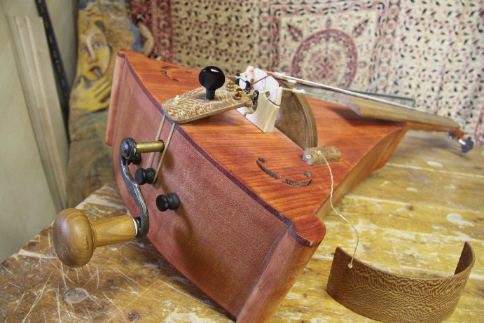 Bass-Drehleier – Detail